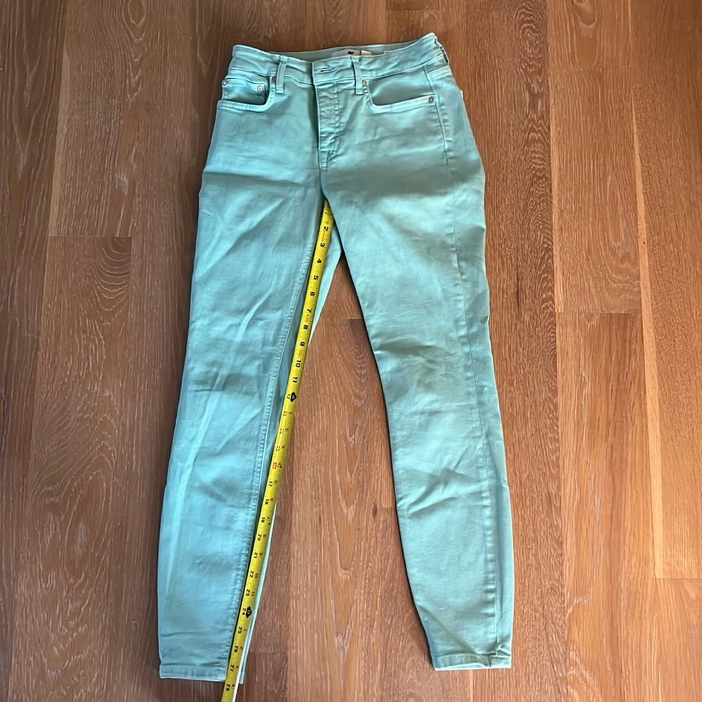 Vineyard Vines. Aqua denim jeans. Stretch. Size 26 women’s. High rise skinny
